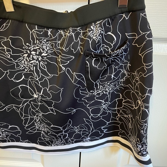 TAIL Reversible Zip Front Golf Skirt - Picture 5 of 9